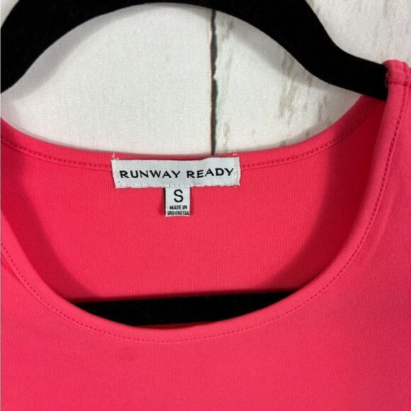 Runaway Ready Women’s Top Keyhole Short Sleeve Hot Pink Corral - Picture 5 of 6